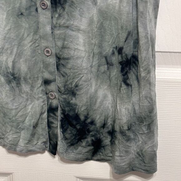 Lucca Couture | Women's Green Tie Dye Studded Collar Button Down Tank Top - Picture 6 of 14